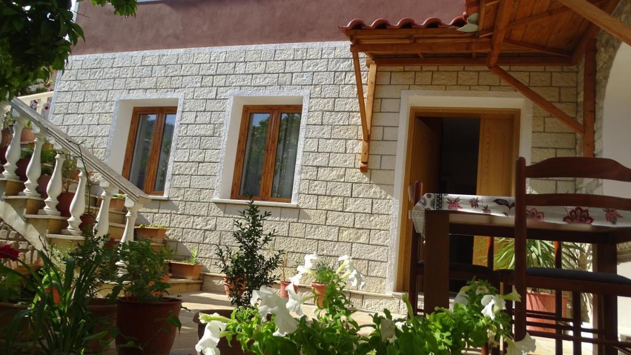 Guesthouse Hlias Gloria Berat Zewnętrze zdjęcie